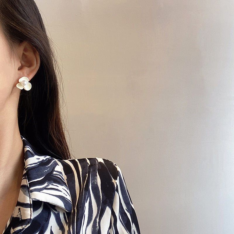 Korea Vintage S925 Silver Needle Super Fairy White Flower Stud Earrings