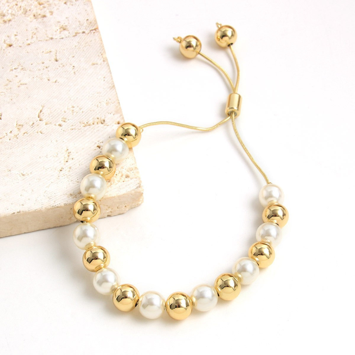 Retro-style Pearl Bracelet With A Pull-chain