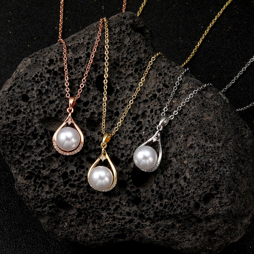 Elegant And Versatile Necklace Featuring Imitation Natural Freshwater Pearls