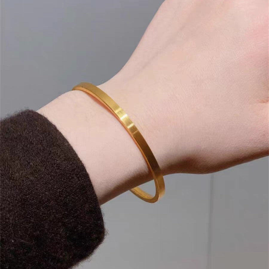 Sleek Minimalist Plain Band For A Sophisticated Versatile Look